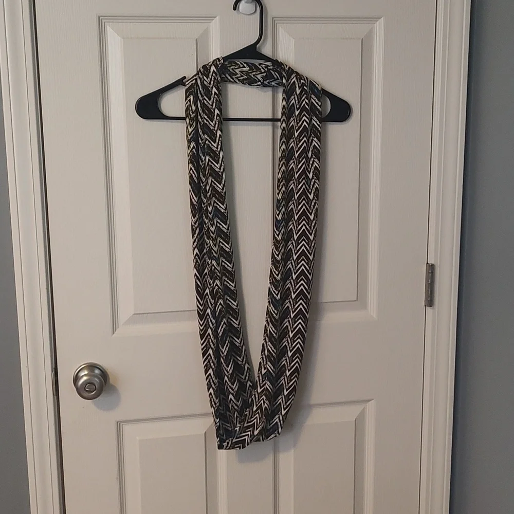 Infinity Scarf - Picture 1 of 2